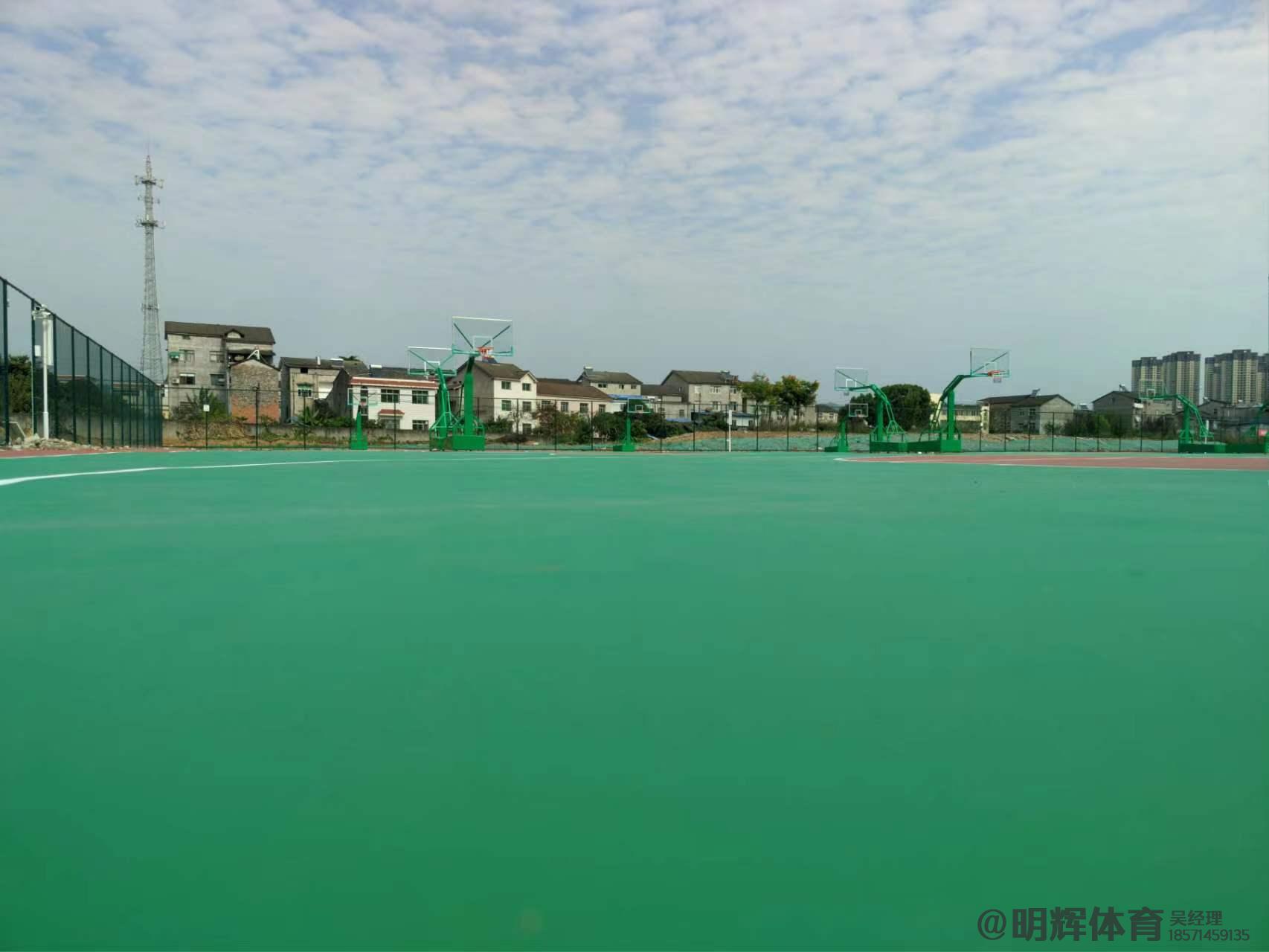 透气型塑胶跑道硬地丙烯酸球场的优缺点